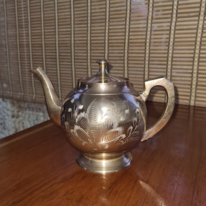 ANTIQUE BRASS KETTLE, Vintage Brass Teapot, Etched Brass Teapot, Brass Coffee Kettle Pot, Etched Flowers, Brass Kitchen, Asian Brass, Kettle