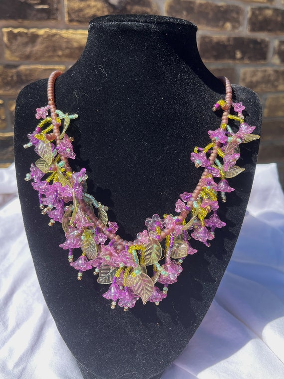 Vintage molded plastic flower and leaves necklace… - image 1