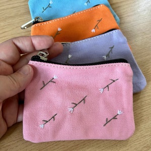Petit porte-monnaie / mini sac avec fermeture éclair / porte-monnaie pour femme / sac pour cartes d'identité, clés / cadeau brodé à la main / père Noël secret / cadeau pour enfants