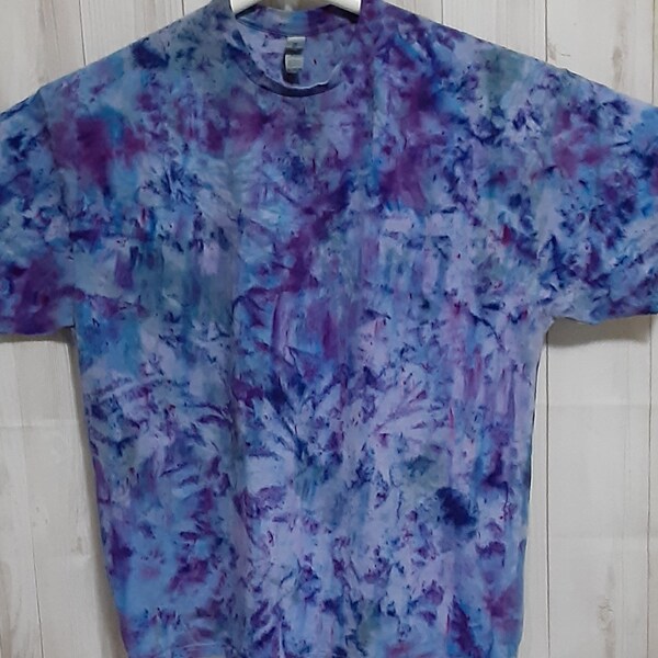 Adult size 2X Gender-neutral T-shirt, Short-sleeve Crew-neck, Ice-dye/Tie-dye/Gravity-Dye. "Cornflower & Periwinkle Blues".