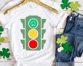 T-shirt avec feu tricolore à l'envers avec trèfle | tee-shirt tipperary hill, syracuse ny, st. tenue de la Saint-Patrick, chemise irlandaise, tee-shirt tipp hill