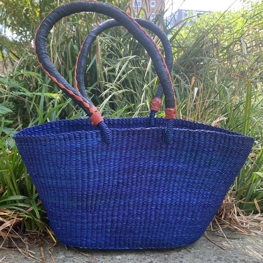 Panier Bolga moyen tissé à la main africain : shopping respectueux de l'environnement, sac de plage avec anses longues
