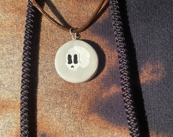 Halloweenhalsband + dödskallehänge + presenter