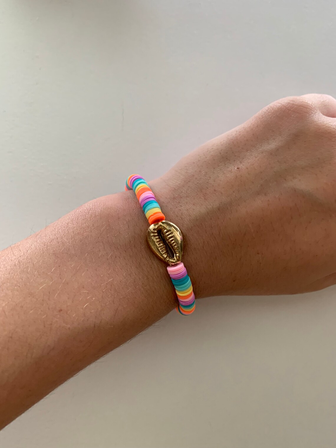 Preppy clay disc bead bracelet with puka shell | Etsy