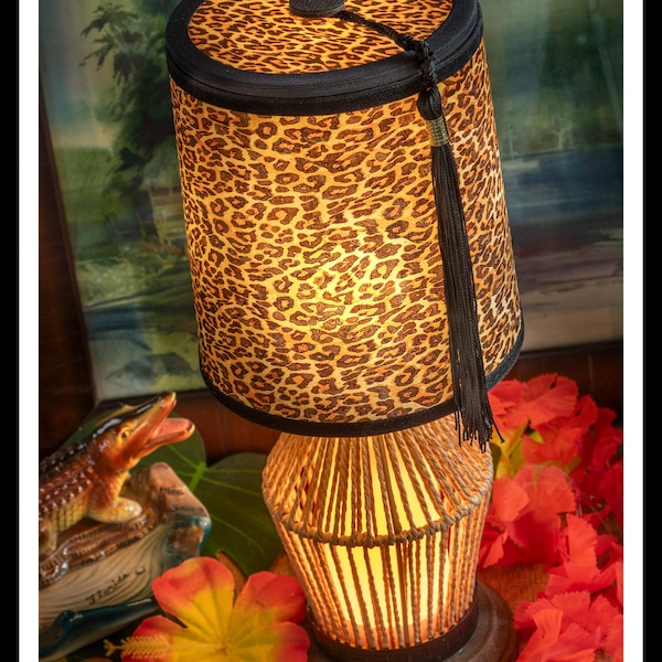 ¡Oferta de primavera! Lámpara decorativa Fez estilo Tiki con estampado de leopardo y luces dobles.