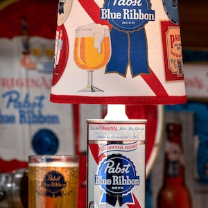 Lámpara de fantasía con forma de lata de cerveza vintage Pabst Blue Ribbon
