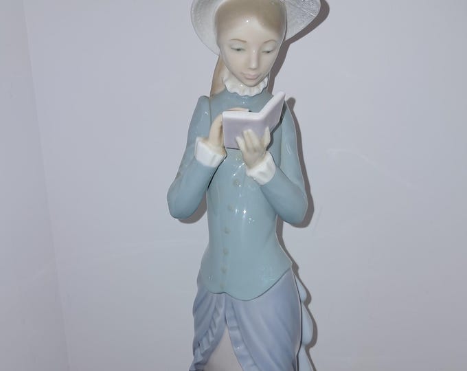Lladro Figurine, Lady Reading Book, #5000, Retired