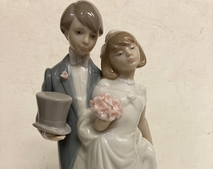 LLARDO Wedding Couple Porcelain Figurine