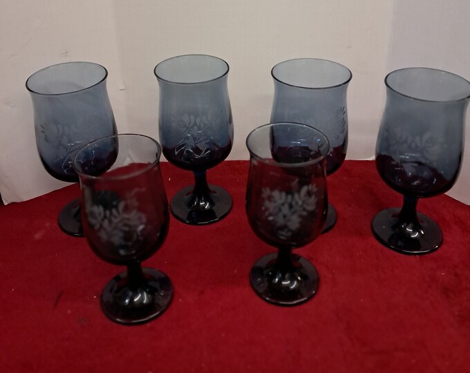 Set  6 Pfaltzgraff Blue Wine Glasses. Floral Etchings, Four  8 oz & Two 4 oz