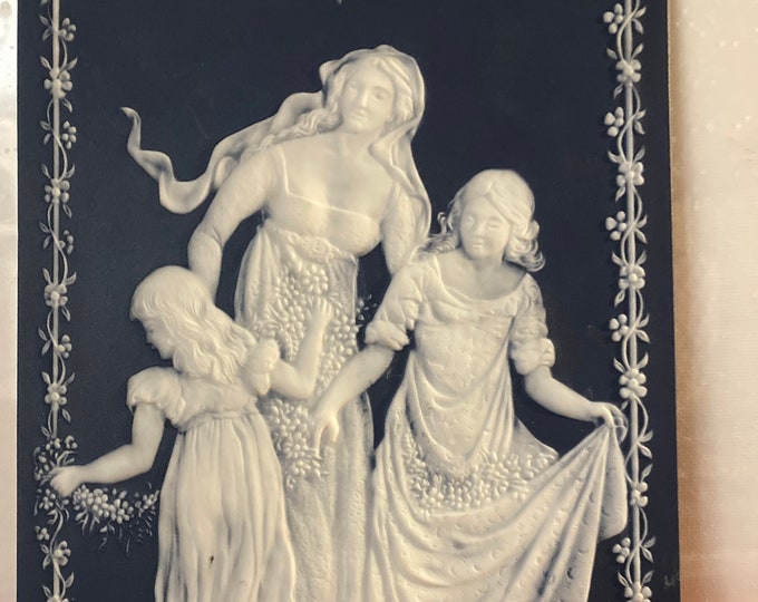 German Wall Plate by  Mettlach Villeroy and Boch.1978 Mutertag Fruhlingsreigen , Limited Edition