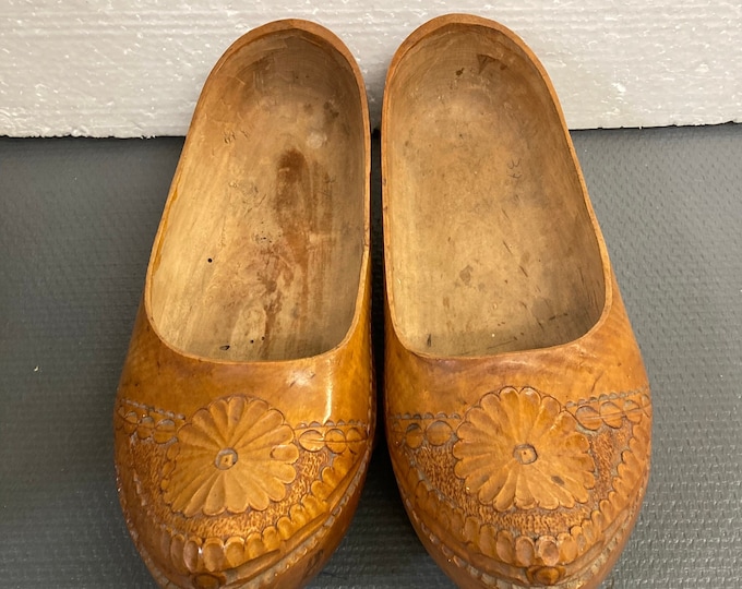 Woody shoes: Austrian-made wooden clogs