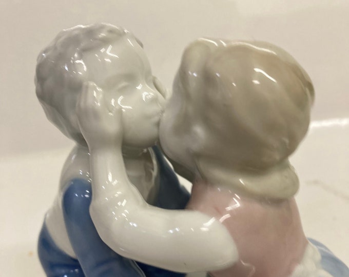 Gerold Porzellan Kissing Children Boy Girl Figurine Bavaria West Germany