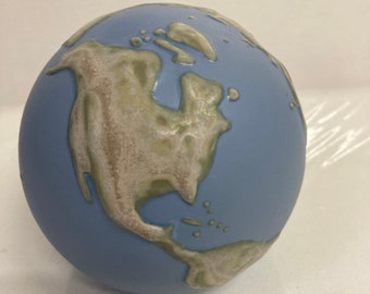 LLADRO Daisa 1993 ceramic GLOBE PAPERWEIGHT . Spain