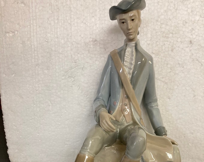 LLADRO Figurine Man Sitting  On A Rock