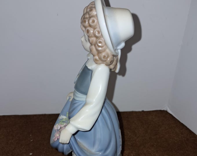 Nao by Lladro Porcelain Figurine