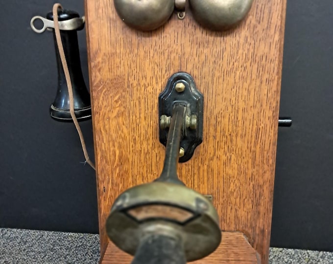 ANTIQUE STROMBERG-CARLSON Oak  Wood Wall  Hand  Crank  Telephone