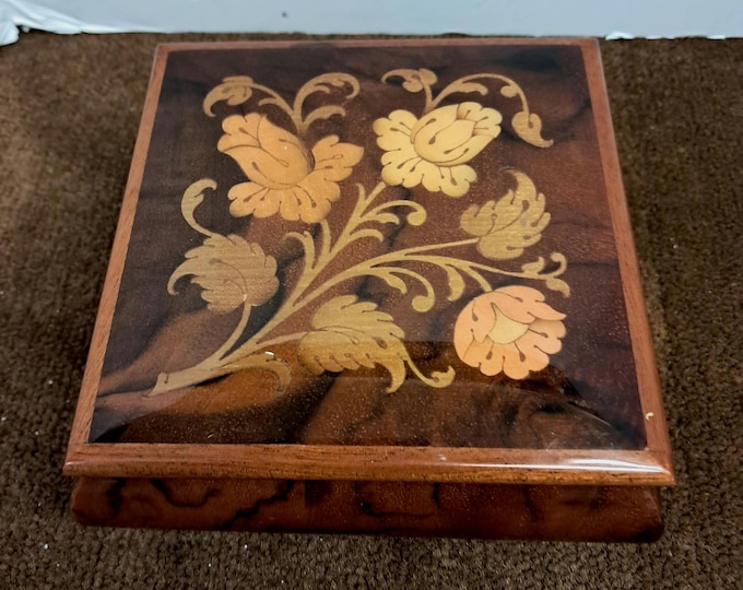 Vintage Sorrento Italian Marquetry Inlay Music Box - Torna a Surriento