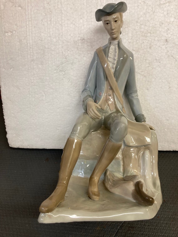 リヤドロ　The  Man LLADRO Figurine Man Sitting on A Rock - Etsy
