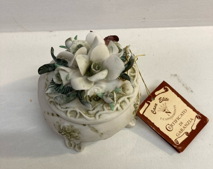 Vtg.Casa Elite N.T.Capodimonte Pocerlain Square 3D Floral LId Trinket Box,Italy