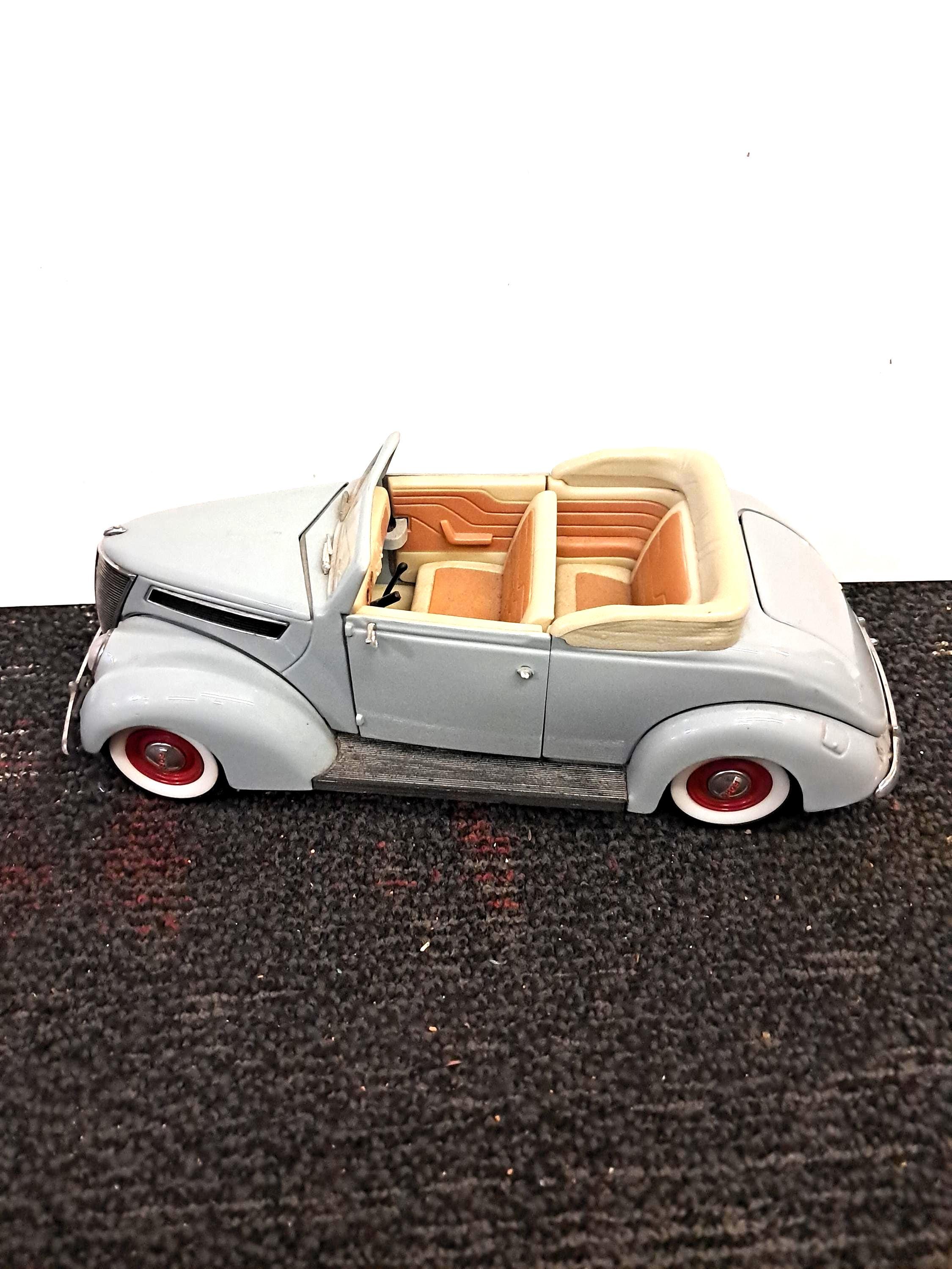 1937 Ford Vintage Convertible Toy Car Model 1/18– Detailed Diecast