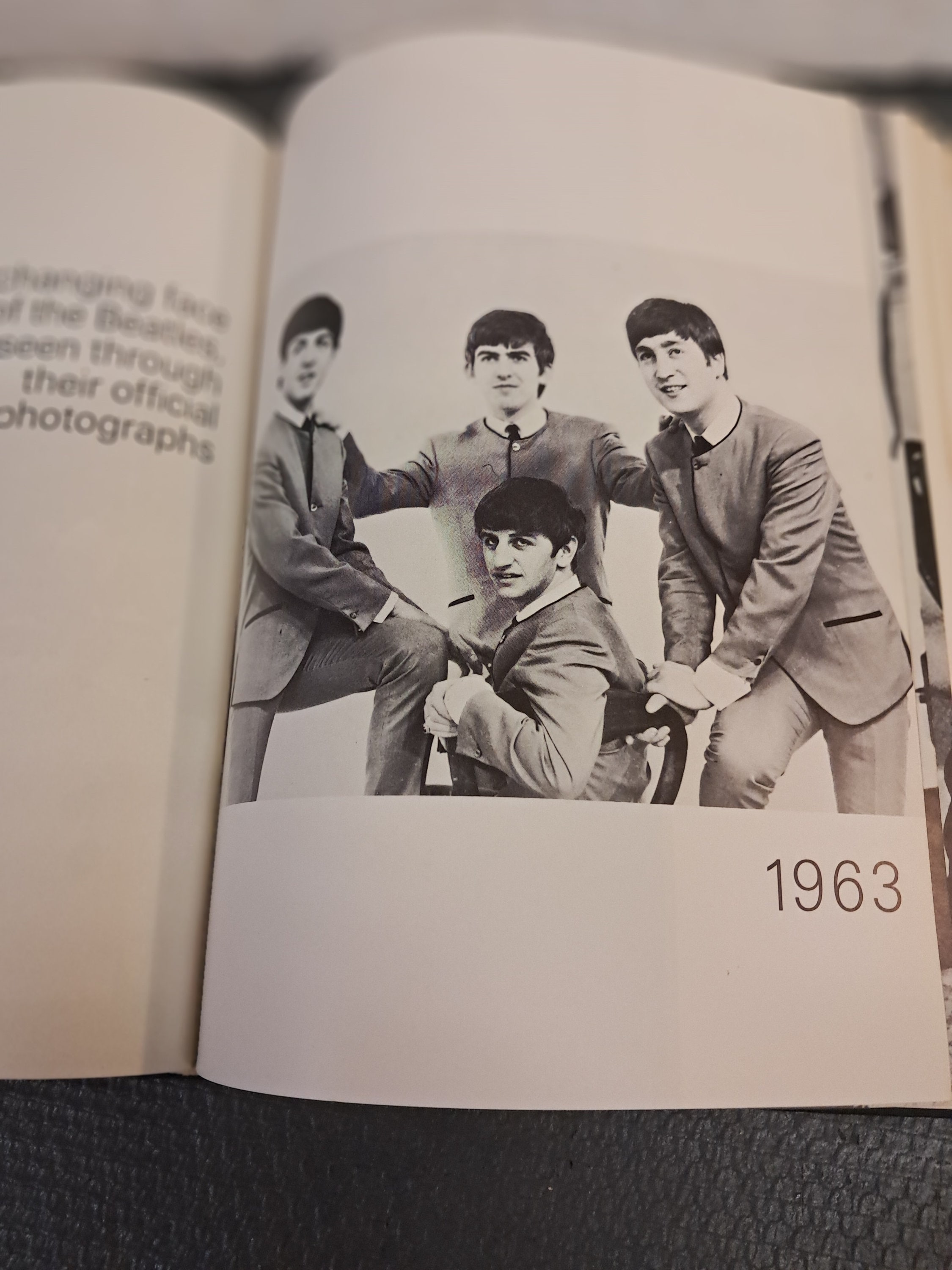 アート・デザイン・音楽 The Beatles: The Authorized Biography The Beatles: The Authorised Biography - Wikipedia
