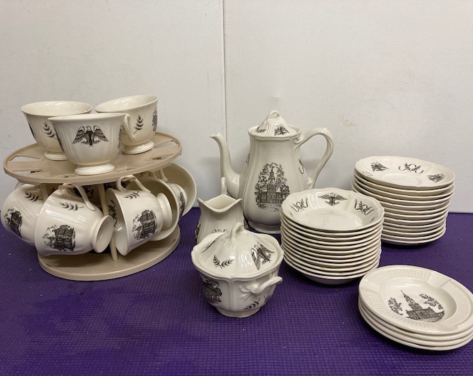 Wedgewood Independence Hall 44-Piece Tea Set: Etruria & Barlaston, England