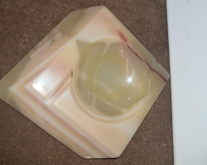 Hand-Carved Onyx Ashtray: 20th Century Twisted Square Catchall