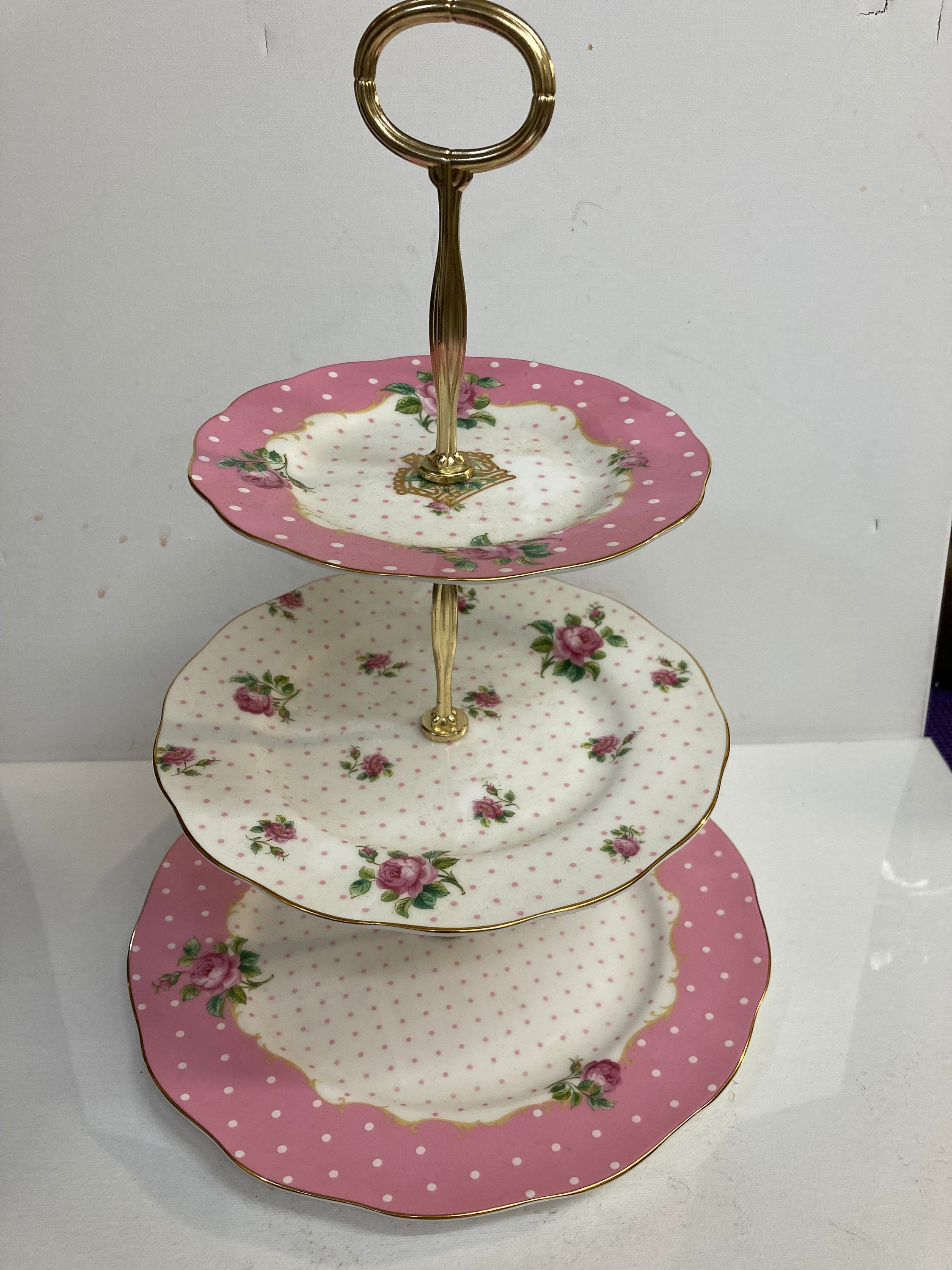 ROYAL ALBERT 100 イヤー 3ティアー ケーキ スタンド 100 Years 3-tier cake stand 通販 