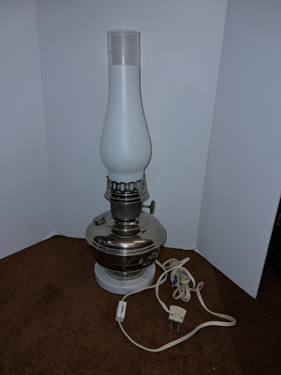 Vintage Aladdin Electric Lamp: Mid-century Glass Shade, Marble
