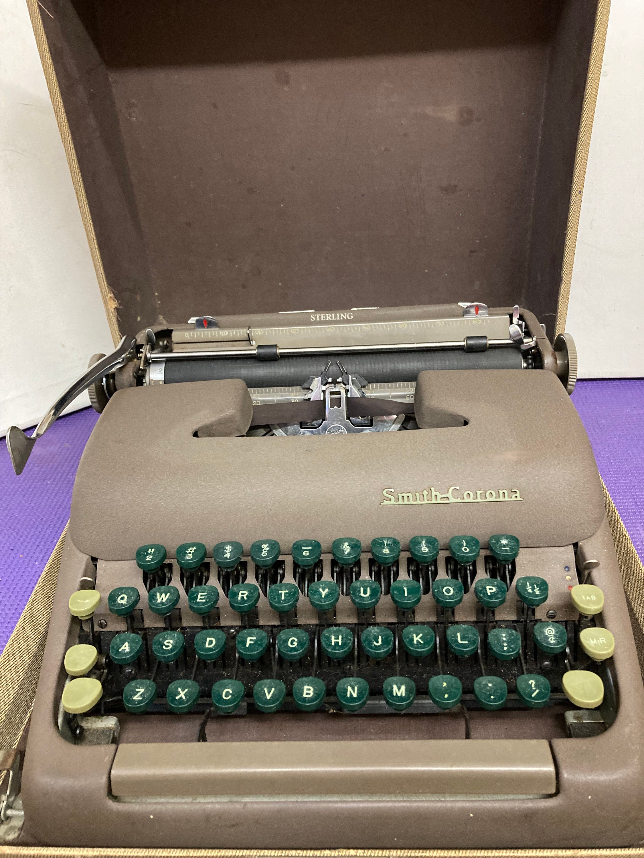 Smith Corona 'Electric' portable typewriter (1950s) - $650 - Antique  Typewriters