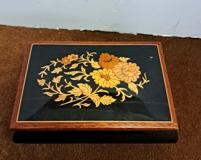Vintage Isle Of Capri Music Box: Jewelry Storage