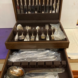 Oneida®  LTD Crest 80-Piece Flatware Set