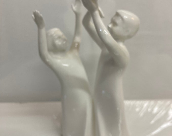Royal Dalton Peace Figurine , Girl and Boy with Dove In  Glazed Bone  China 1977