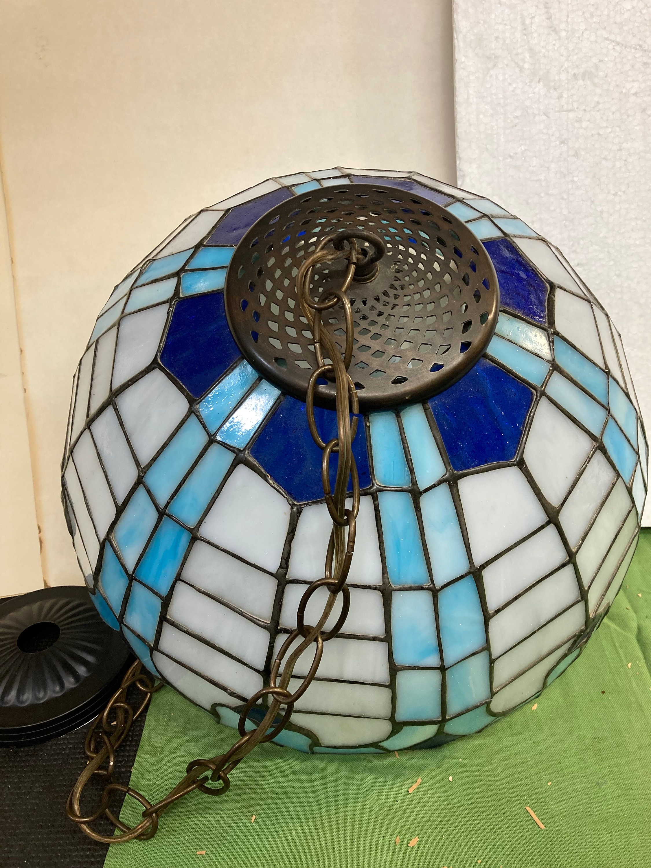 Lampe suspendue élégante en vitrail de style Tiffany