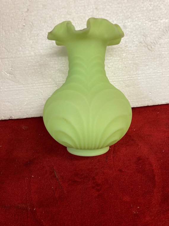 Fenton Custard Satin Vintage Drapery Uranium Ruffled Rim Vase 8