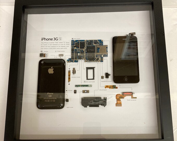 Old iPhones  3G s Turned into Works of Art