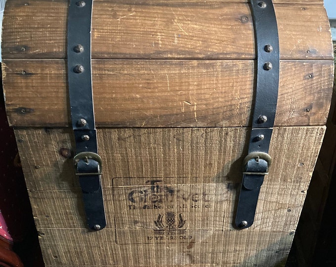 Vintage  Glenlivet  12 Years Old  Scotch Whiskey Wooden Case