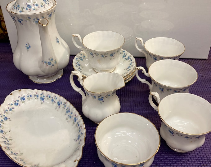 ROYAL ALBERT Memory  Lane Expiso  13 Pcs Coffee / Tea  Set