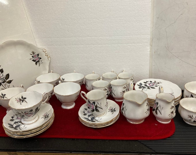 Royal ALbert Queens Messenger Tea/Espresso 32 Pcs  Set
