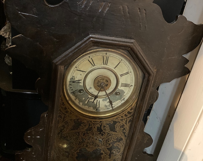 Antique New Haven Solid Oak 8 Day Banner Striking Parlor Mantle Clock .