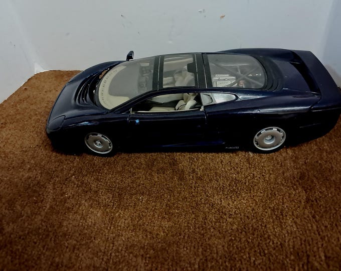 Jaquar X C 220 . 1 / 18 Scale Diecast  By Maisto