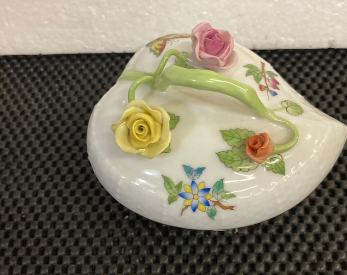 Herend Hungary Hand-Painted Porcelain Trinket Box 65003--0-02-NA 5 E99