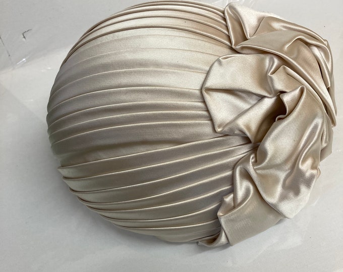 Vintage Mid-Century   Evening Hat . Made by OLGA,via Dante 8 ,  Milano ,Italy.Teraverai....