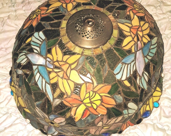 Tiffany Style Stained Galss Ceiling Lamp Shade with  Floral And  Hummingbird  Design