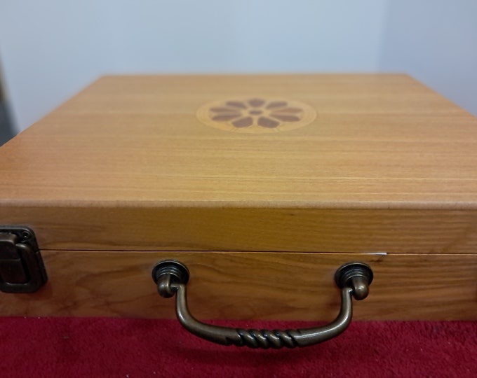 SMITHSONIAN EXCLUSIVE Castle Marquetry Treasury of Classic 8 GAMES in Wooden Box