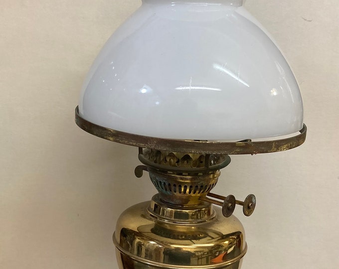 Antique Edwardian Quality Brass And Glass Oil Lamp