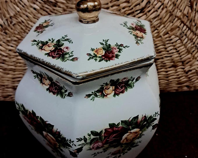 Vintage Royal Albert .Old Country  Roses. 1982 Collection Lidded  Jar