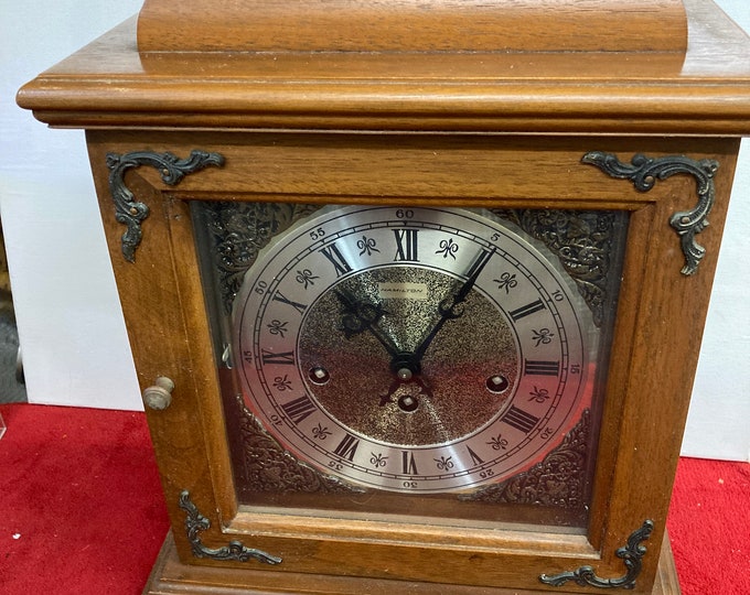 Vintage  Hamilton Chine Braket Mantel Desk Clock in  Genuine Wulnut  Case