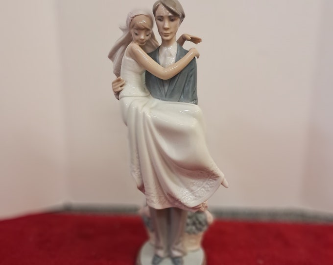 Lladro  Over The Threshold Wedding Couple AL FIN Solos