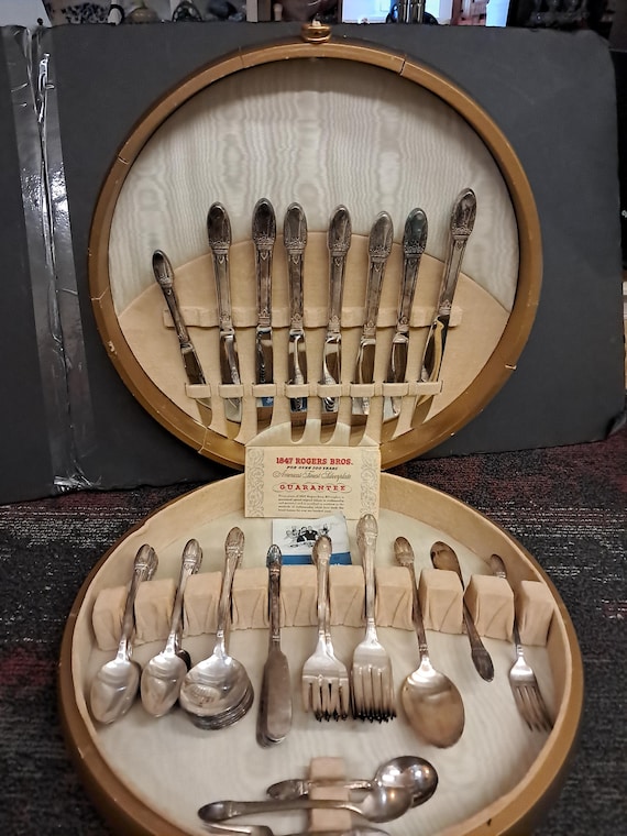 1847 Rogers Bros. Silverplate Flatware Set, First Love - Etsy